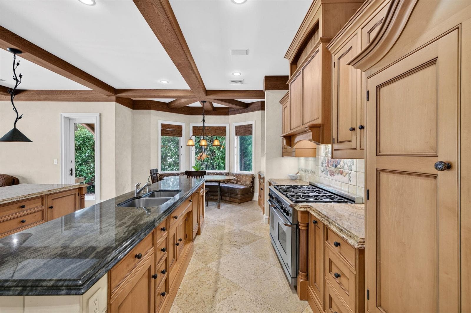 045_Kitchen