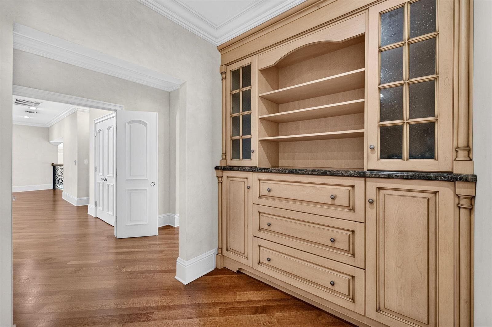 083_Primary_Suite_Hallway_Cabinetry
