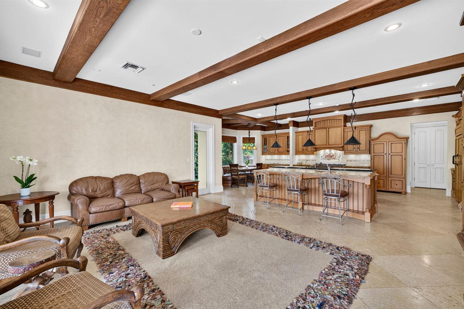 040_Family_Room