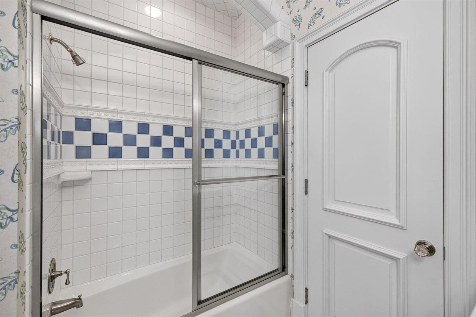099_Bathroom_with_Blue_Tile