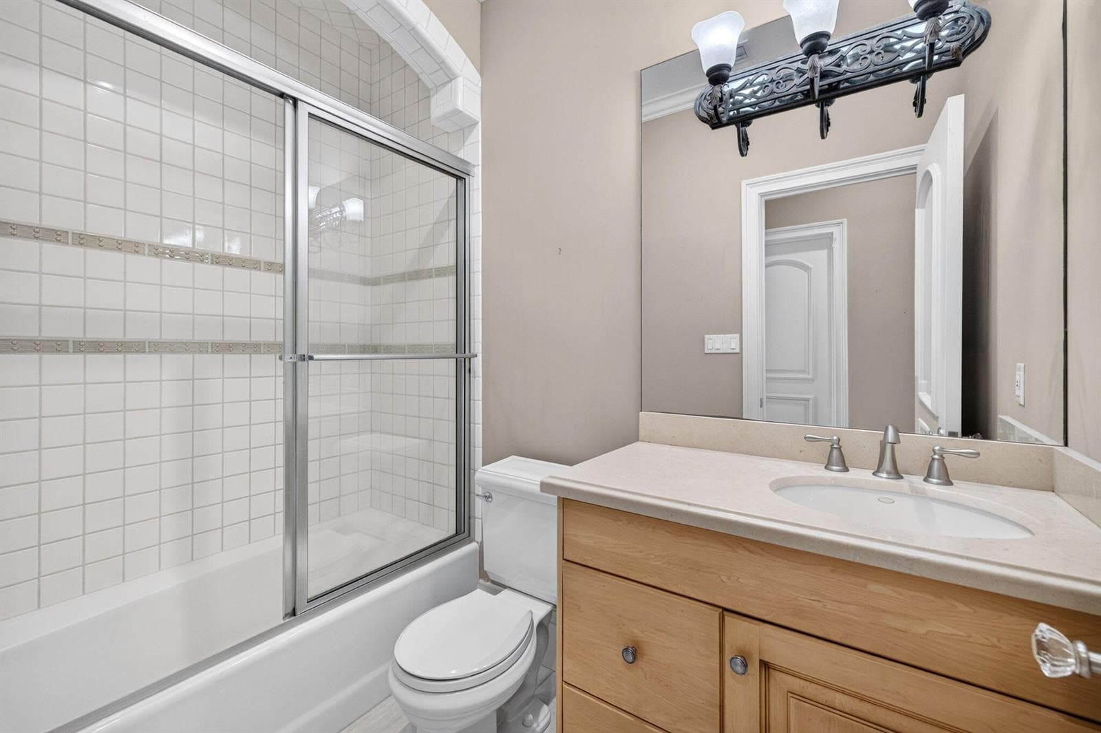 088_Guest_Bathroom_1