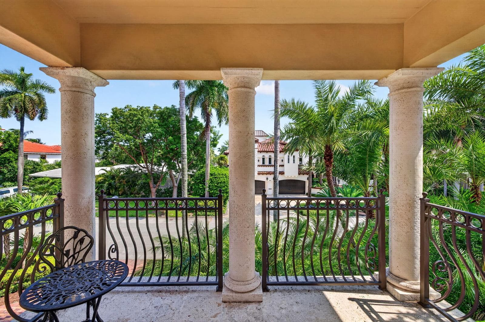 106_Front_Balcony