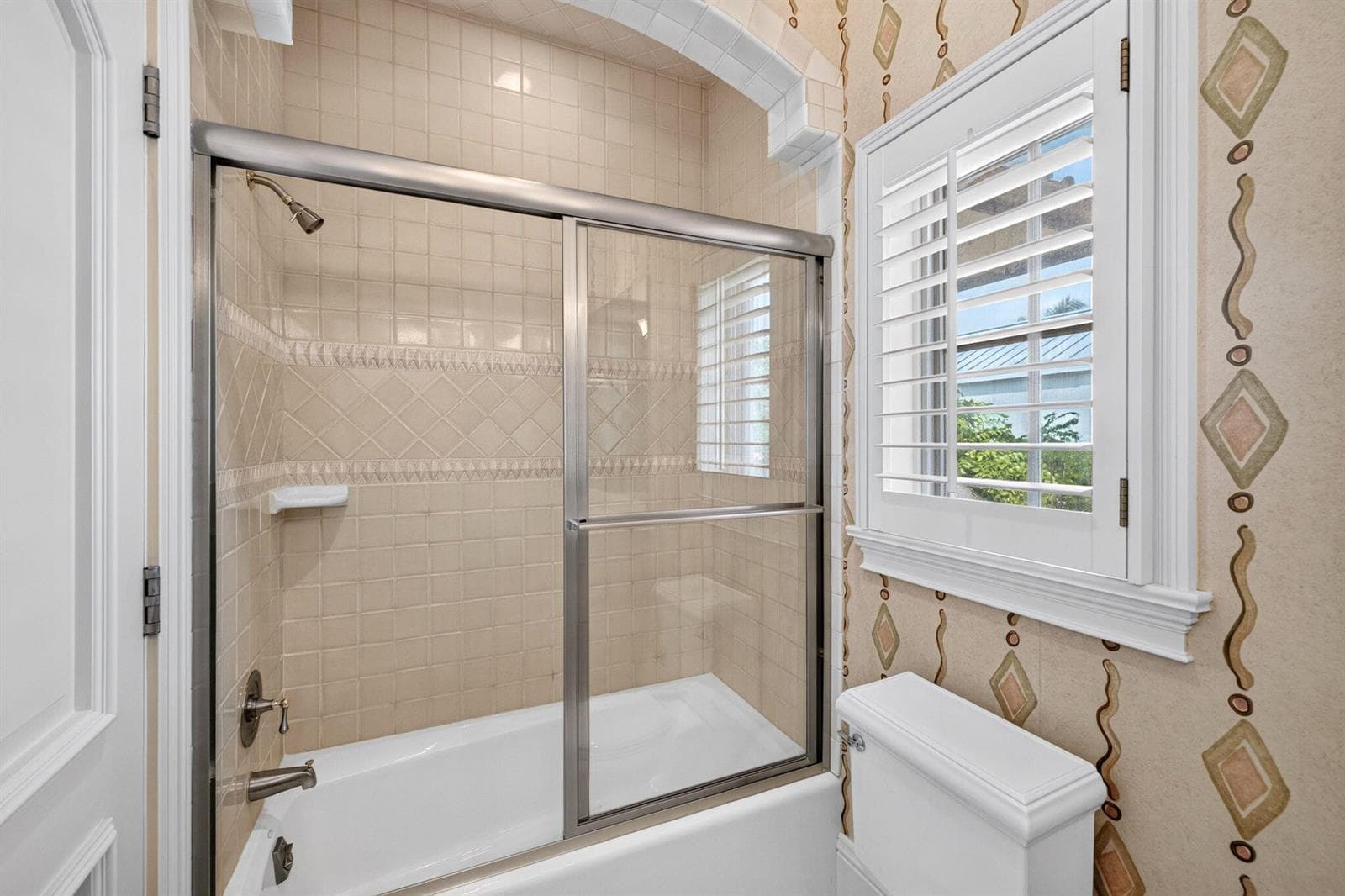 093_Guest_Bathroom_2