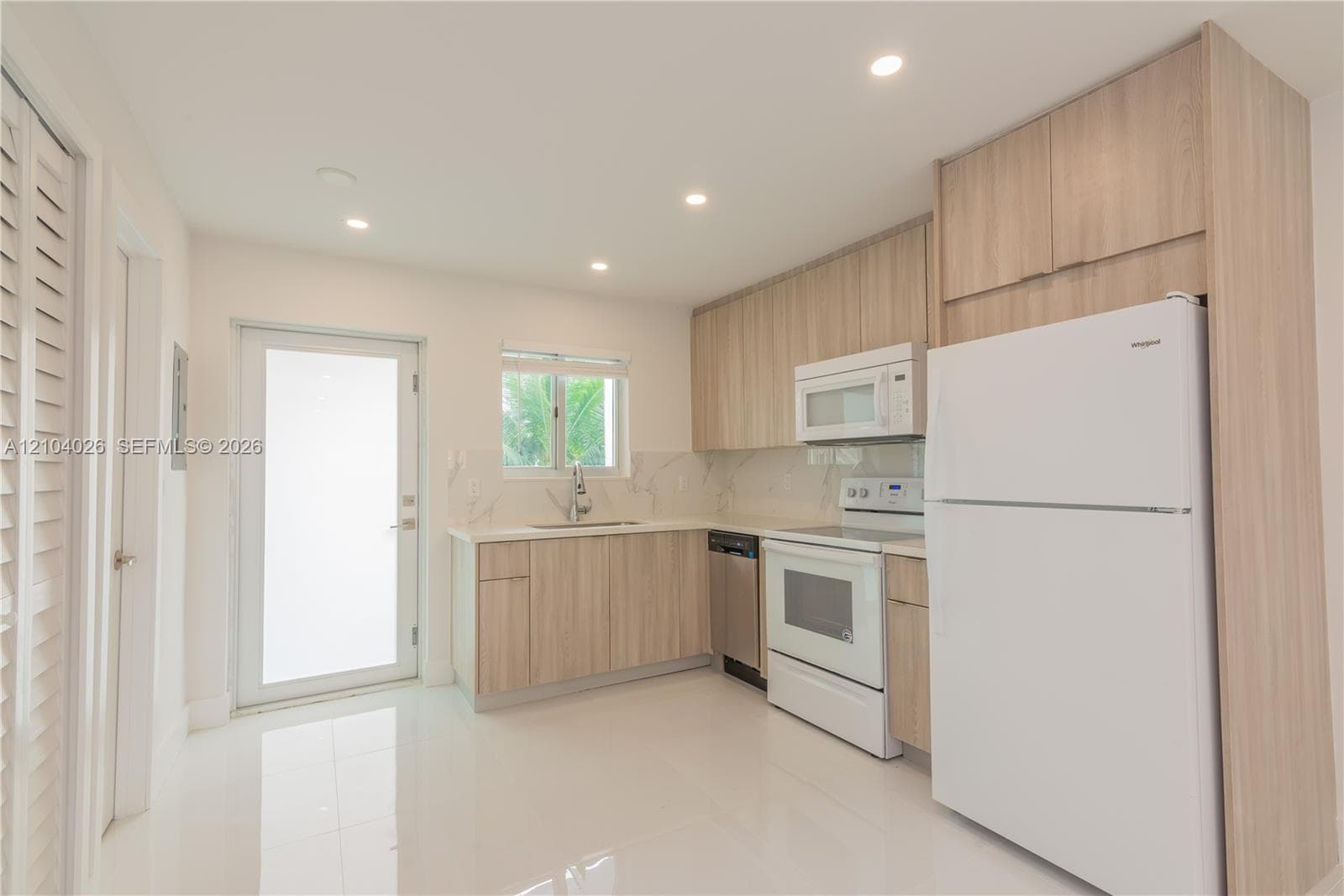 ENCLAVE SHORES CONDO · #6 in North Miami Beach - Photo 5