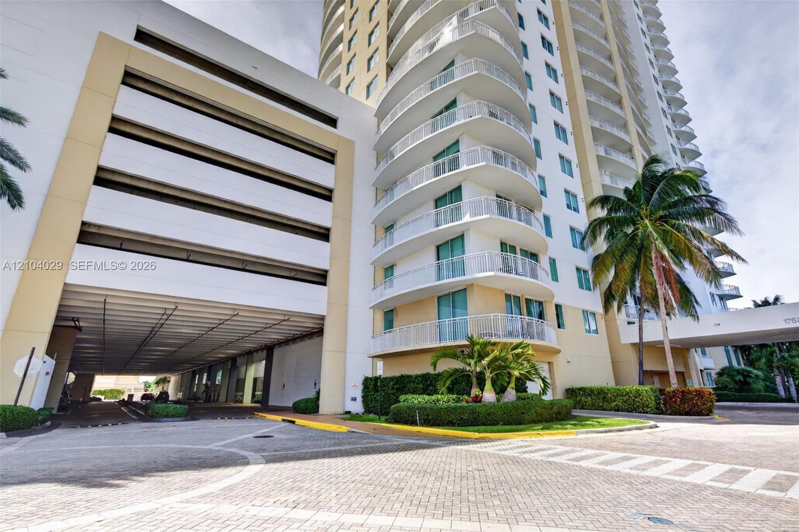 Duo · #2303W in Hallandale Beach - Photo 2