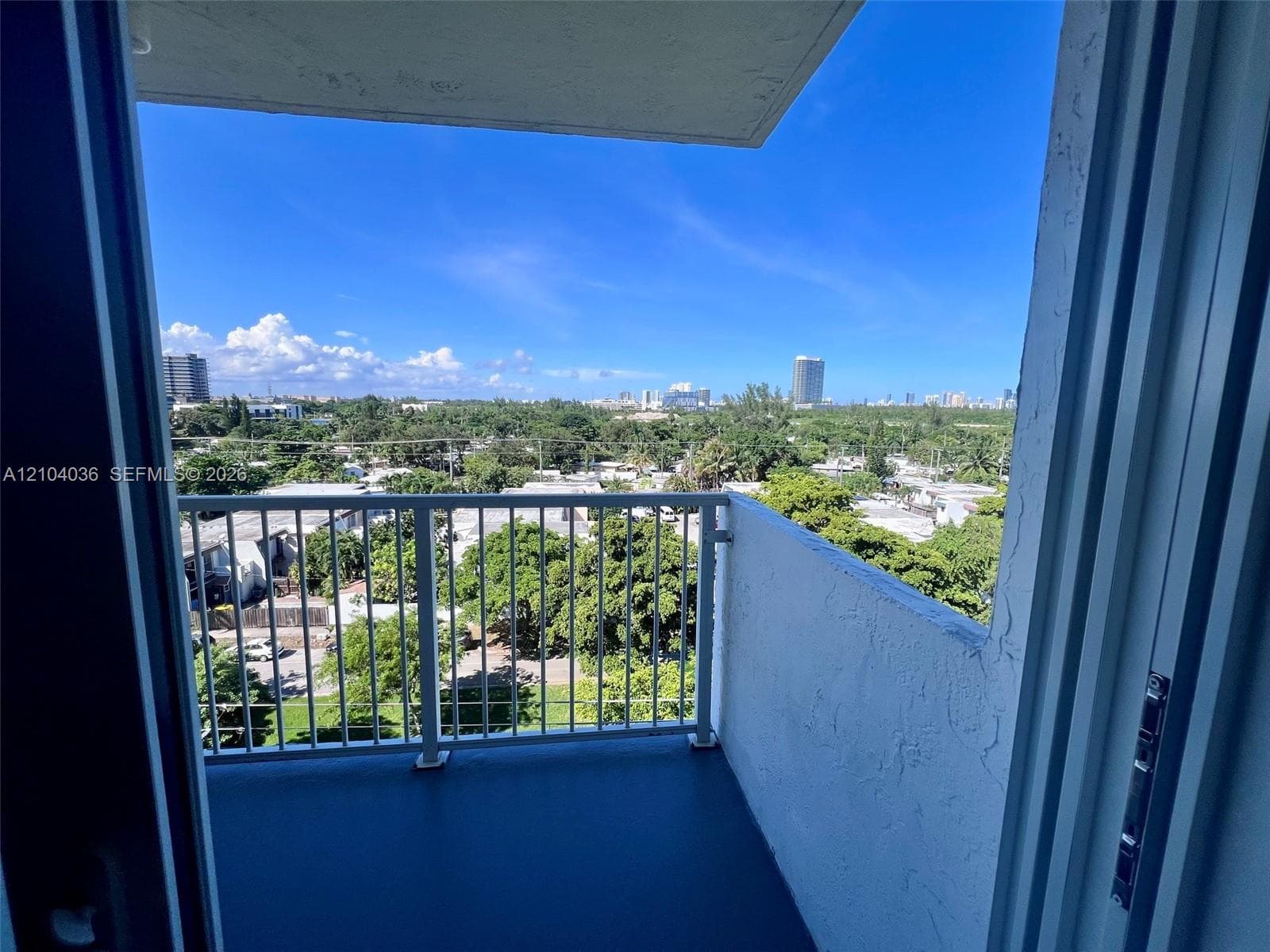 KEYSTONE TOWERS CONDO · #810 in North Miami - Photo 2