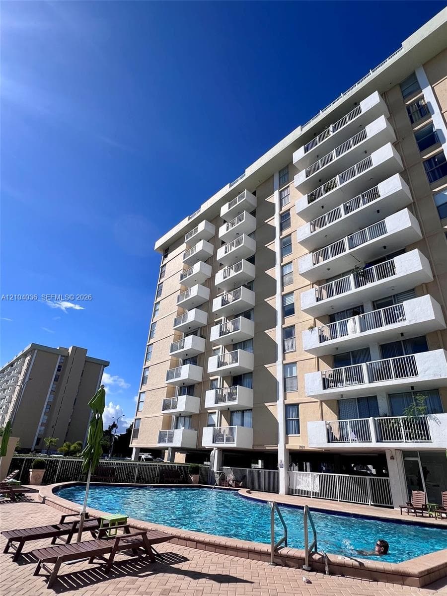KEYSTONE TOWERS CONDO · #810 in North Miami - Photo 10