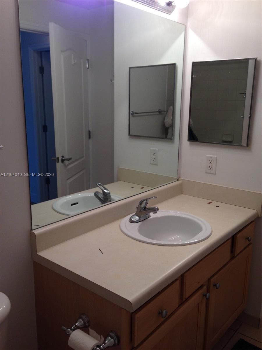 VALENCIA CONDO · #654 in South Miami - Photo 17