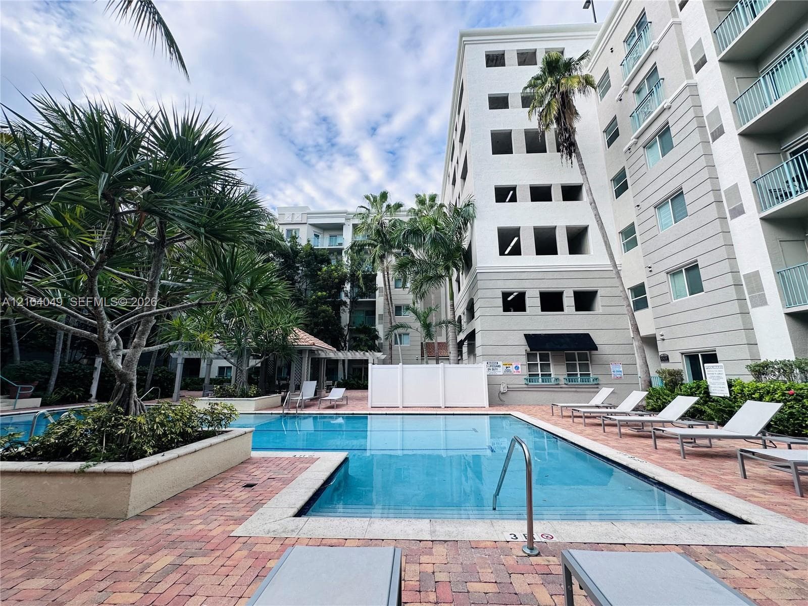 VALENCIA CONDO · #654 in South Miami - Photo 3