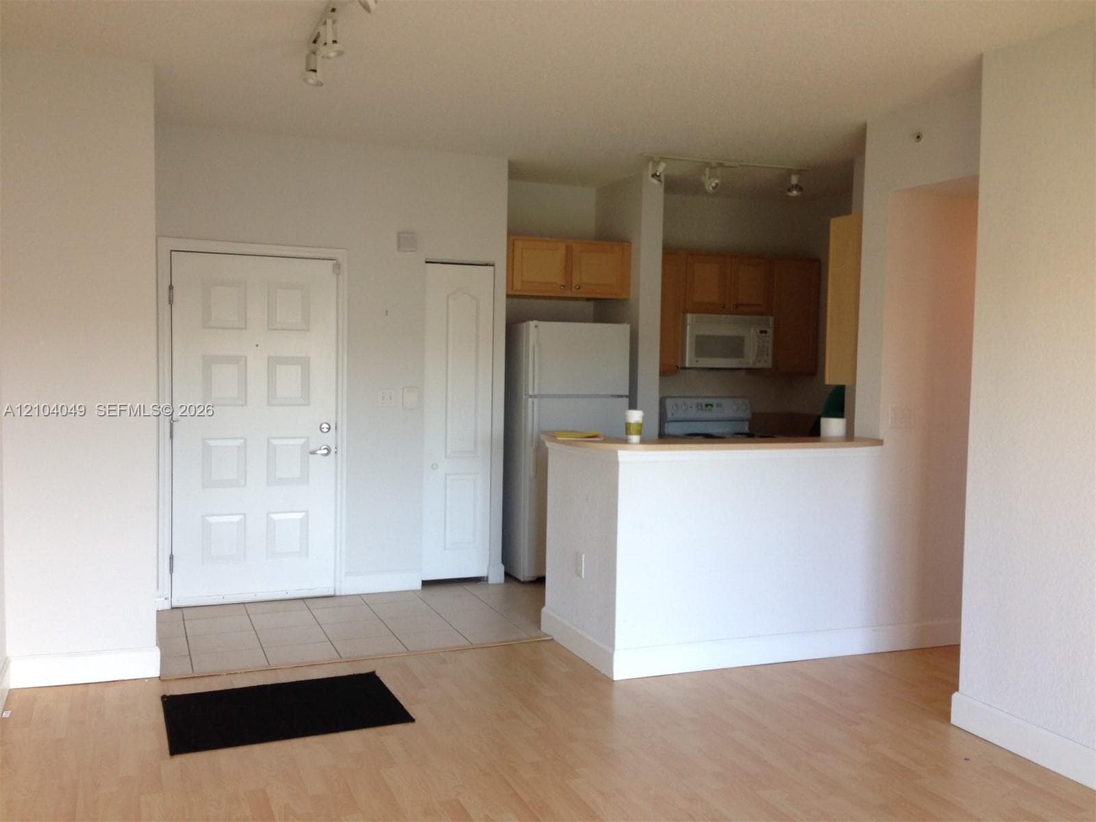 VALENCIA CONDO · #654 in South Miami - Photo 9