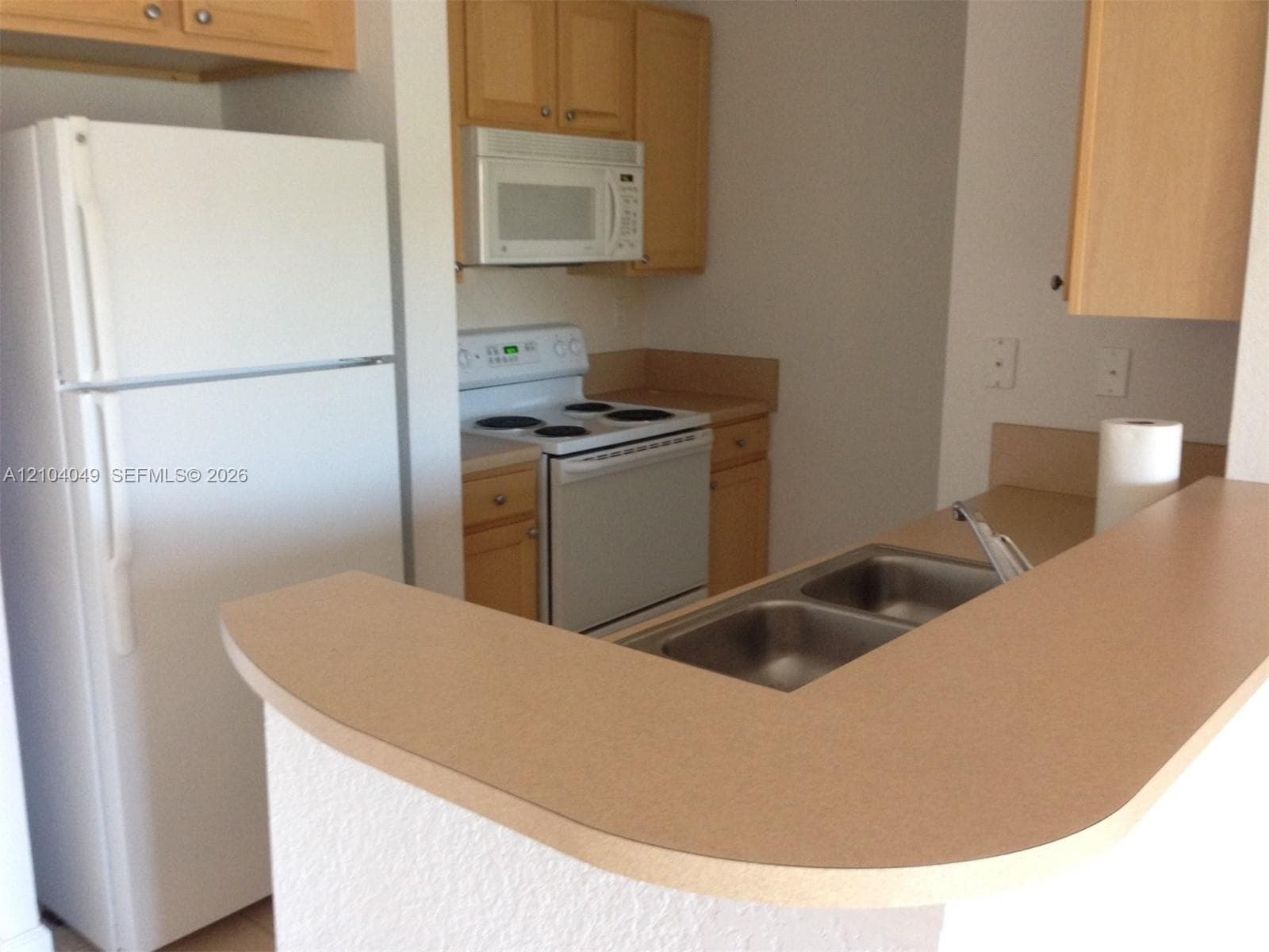 VALENCIA CONDO · #654 in South Miami - Photo 11