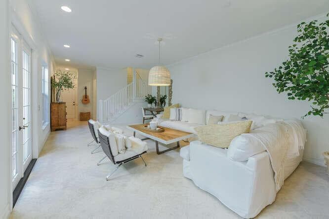 1014 Bay St Jason Morrs 7-013-005-666x44