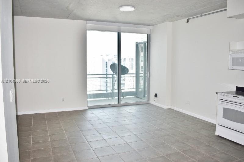 NEO VERTIKA CONDO · #2325 in Miami - Photo 4