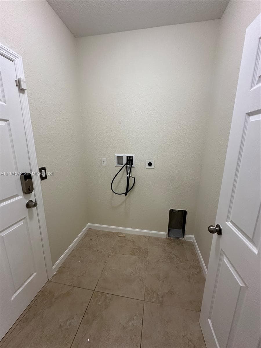 3060 SE 4th Ct #3060 photo 17