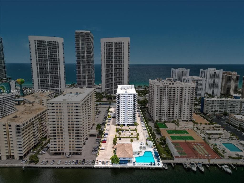 Plaza Towers South Condom · #1112 in Hallandale Beach - Photo 32