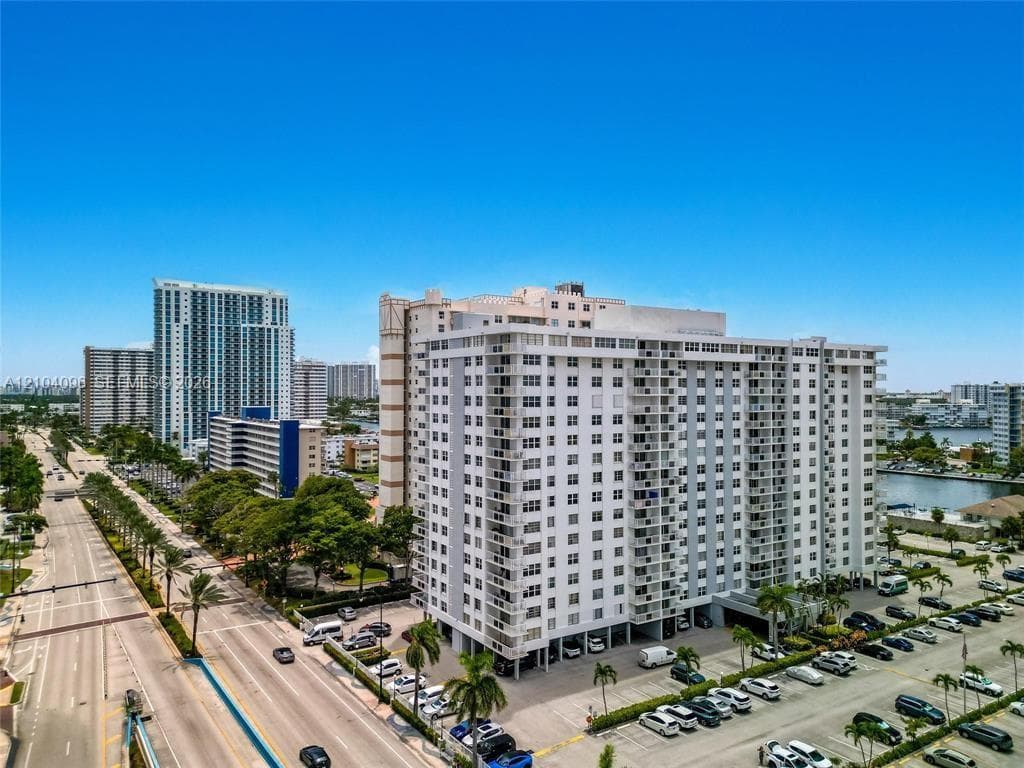 Plaza Towers South Condom · #1112 in Hallandale Beach - Photo 1