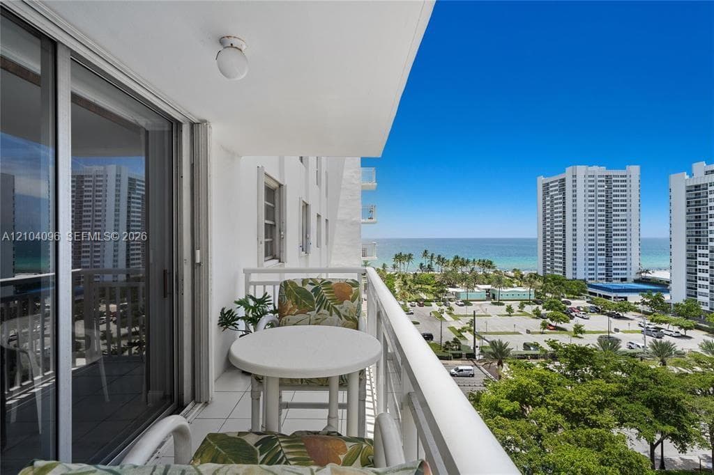 Plaza Towers South Condom · #1112 in Hallandale Beach - Photo 19