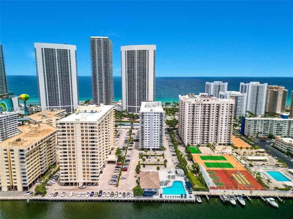 Plaza Towers South Condom · #1112 in Hallandale Beach - Photo 31