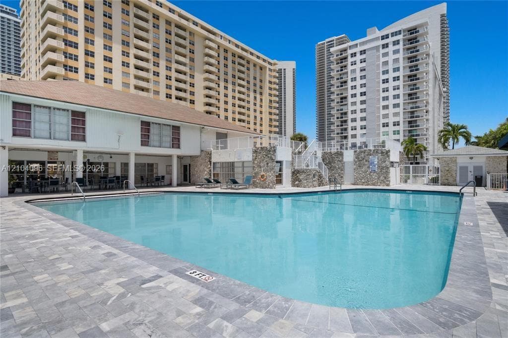Plaza Towers South Condom · #1112 in Hallandale Beach - Photo 25