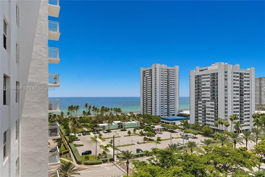 Plaza Towers South Condom · #1112 in Hallandale Beach - Photo 21