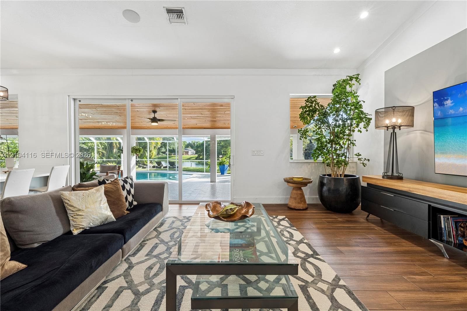 Second living area space