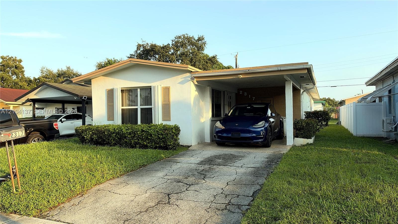 2317 Hope St photo 2