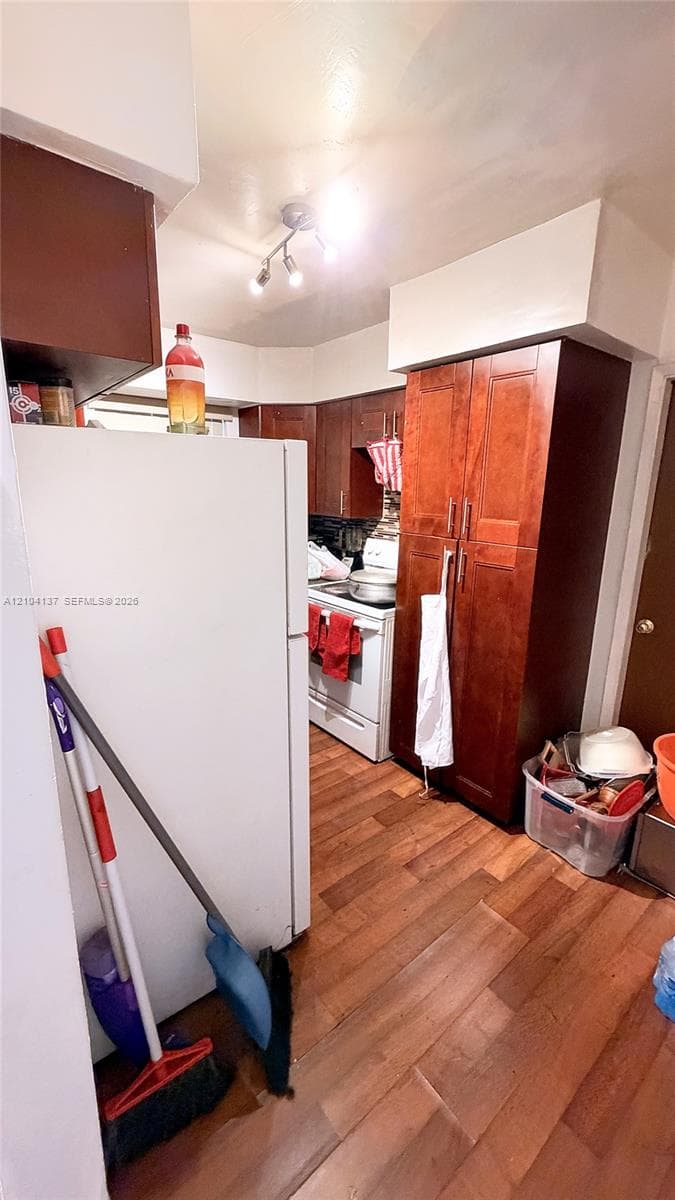 2317 Hope St photo 11
