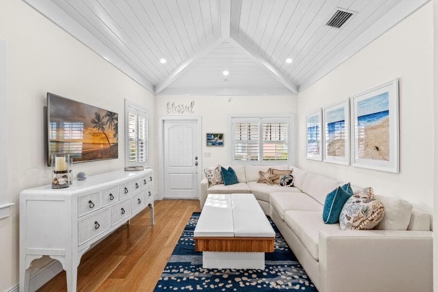 dash_LIVING_ROOM_STRAIGHT