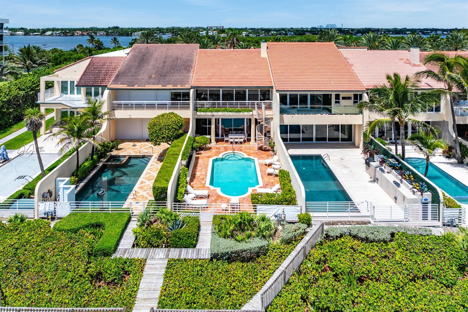 071-13SloansCurveDrive-PalmBeach-FL-3348