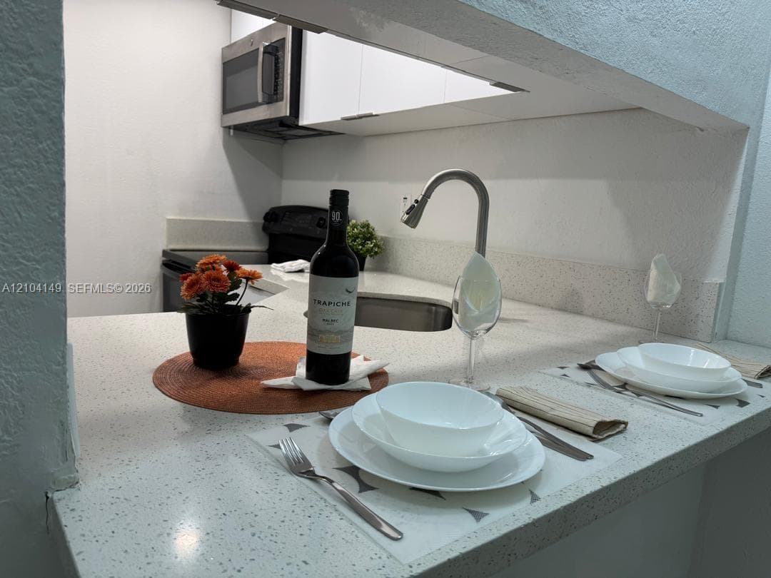 YOLANDA VILLAS CONDO · #410W in Miami - Photo 2