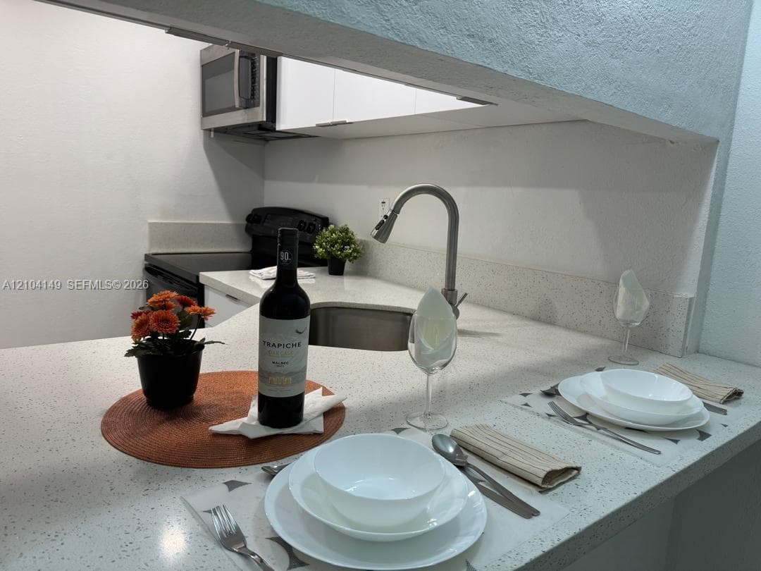 YOLANDA VILLAS CONDO · #410W in Miami - Photo 1