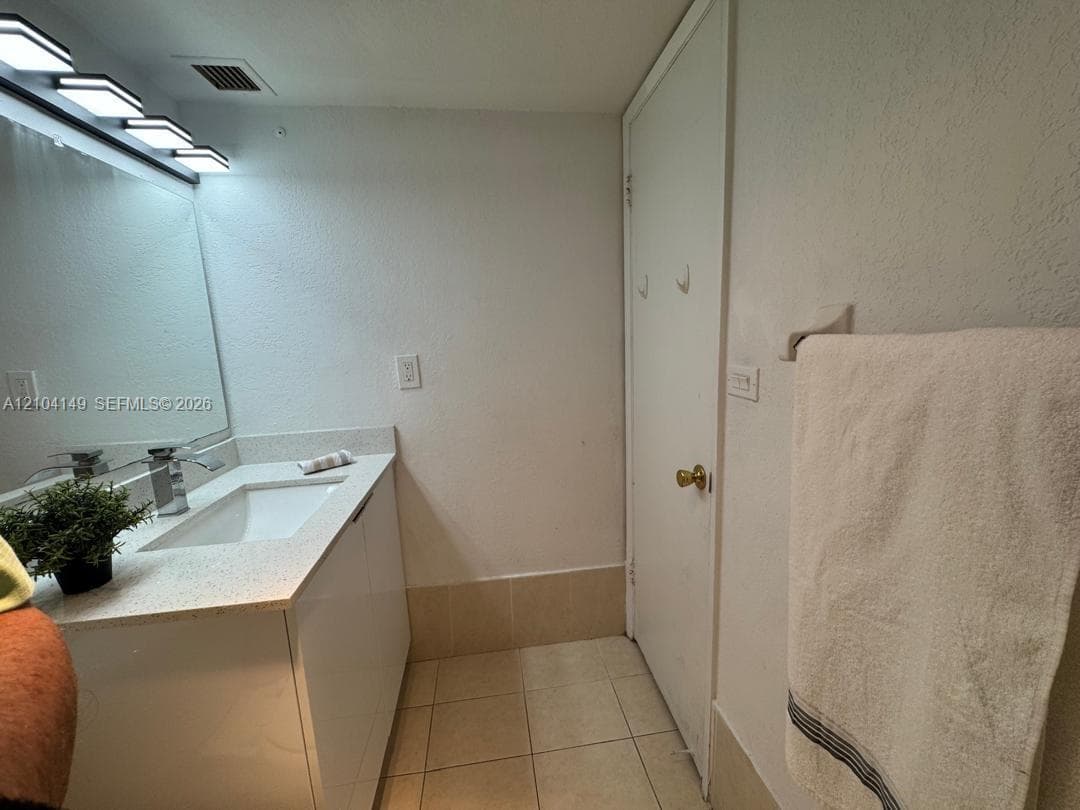 YOLANDA VILLAS CONDO · #410W in Miami - Photo 4