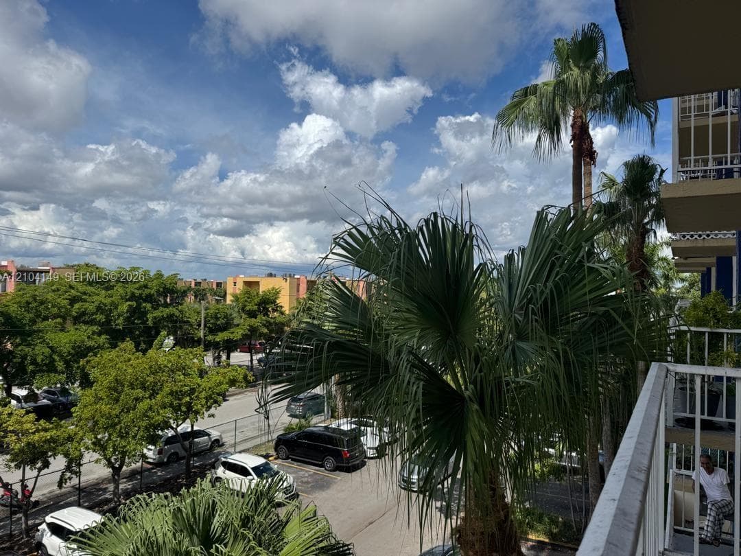 YOLANDA VILLAS CONDO · #410W in Miami - Photo 8
