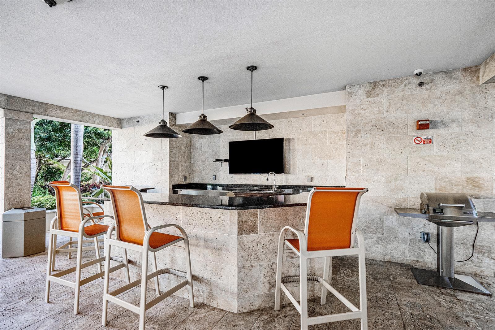 Summer Kitchen w/ Grills & TV