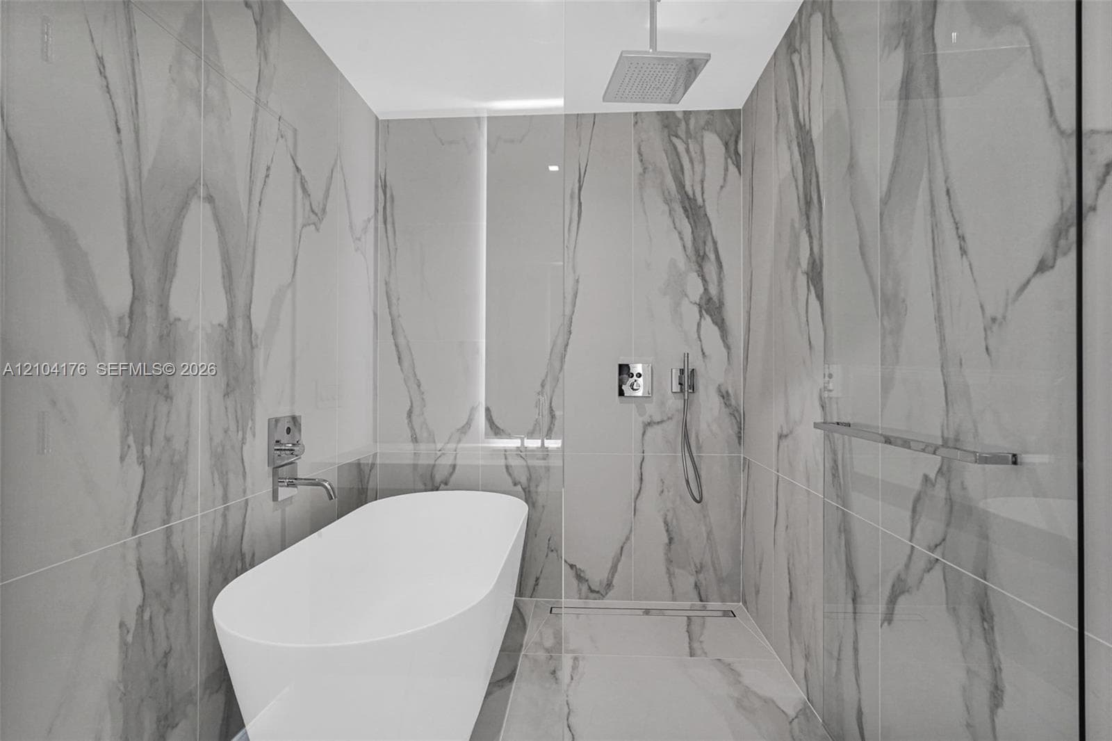 Shower/Tub