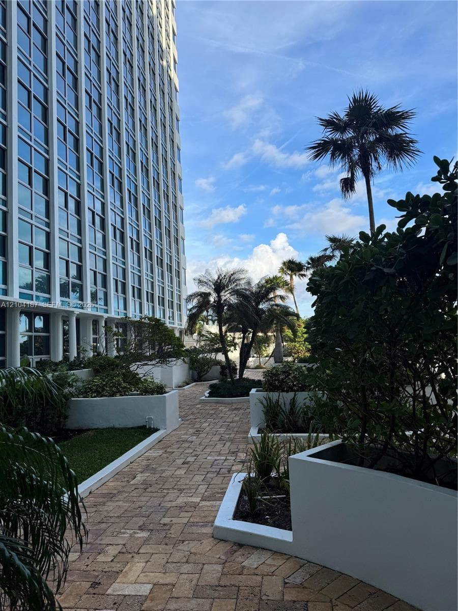 CRYSTAL HOUSE CONDO · #8N in Miami Beach - Photo 13