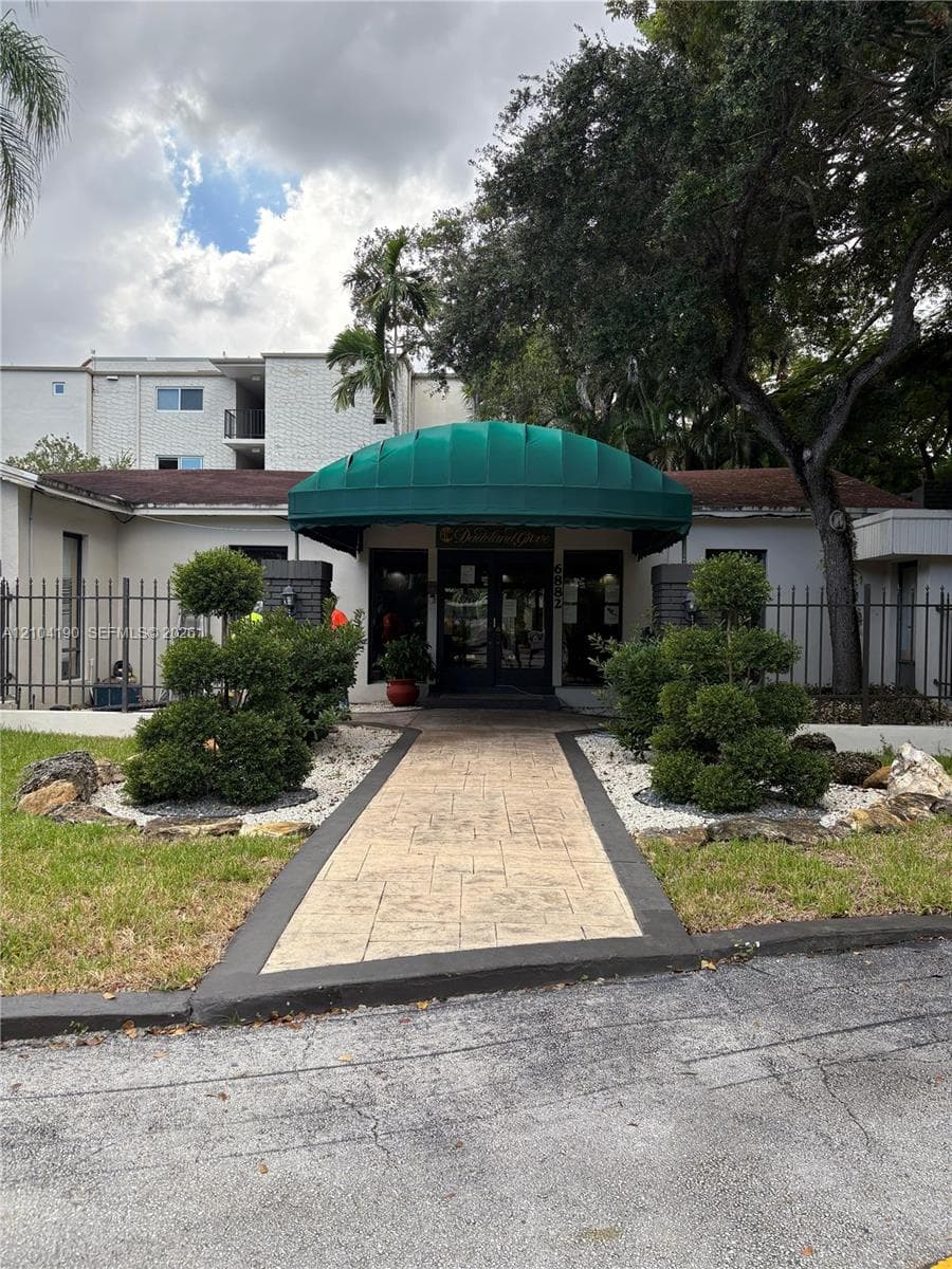 Dadeland Grove Condo · #A102 in Pinecrest - Photo 2