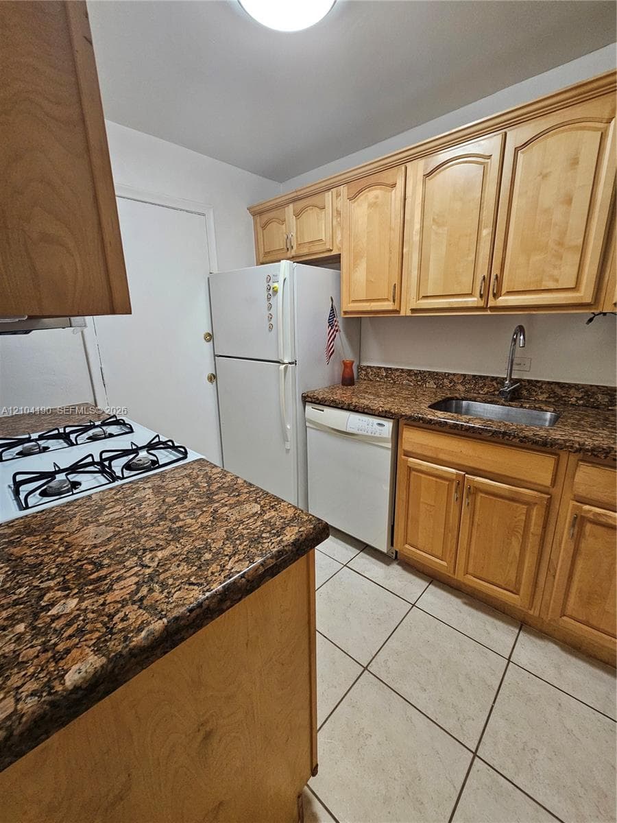 Dadeland Grove Condo · #A102 in Pinecrest - Photo 7