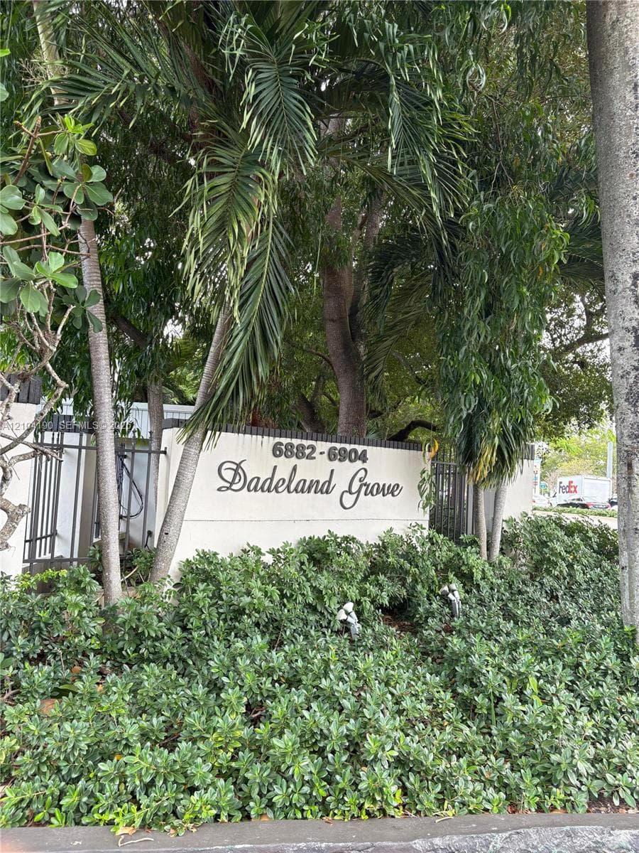Dadeland Grove Condo · #A102 in Pinecrest - Photo 1