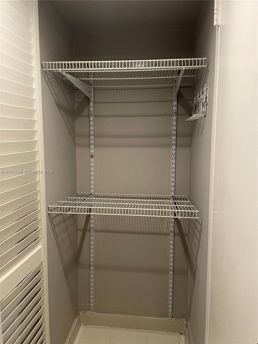 ARLEN BEACH CONDO · #911 in Miami Beach - Photo 23