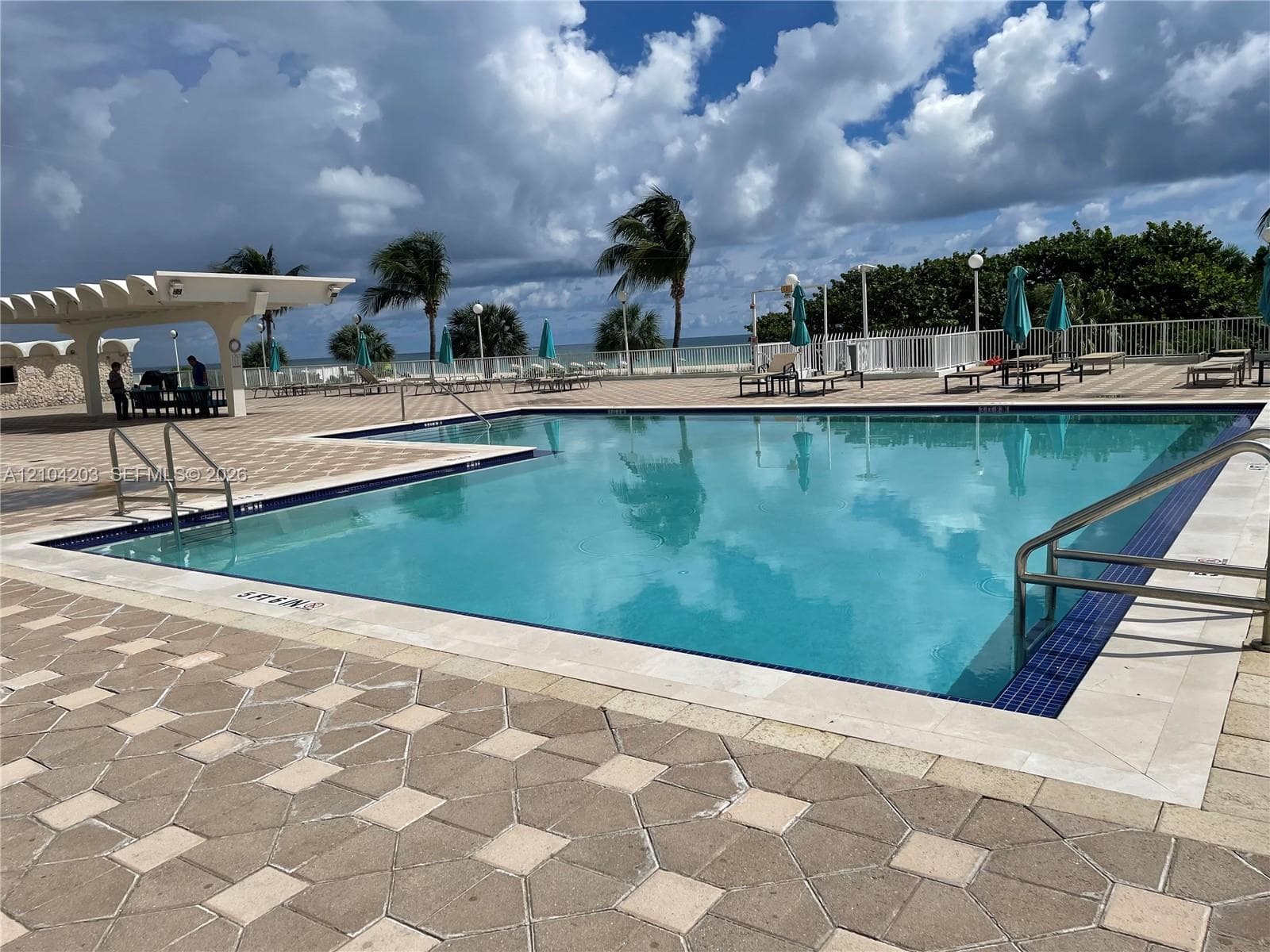 ARLEN BEACH CONDO · #911 in Miami Beach - Photo 32