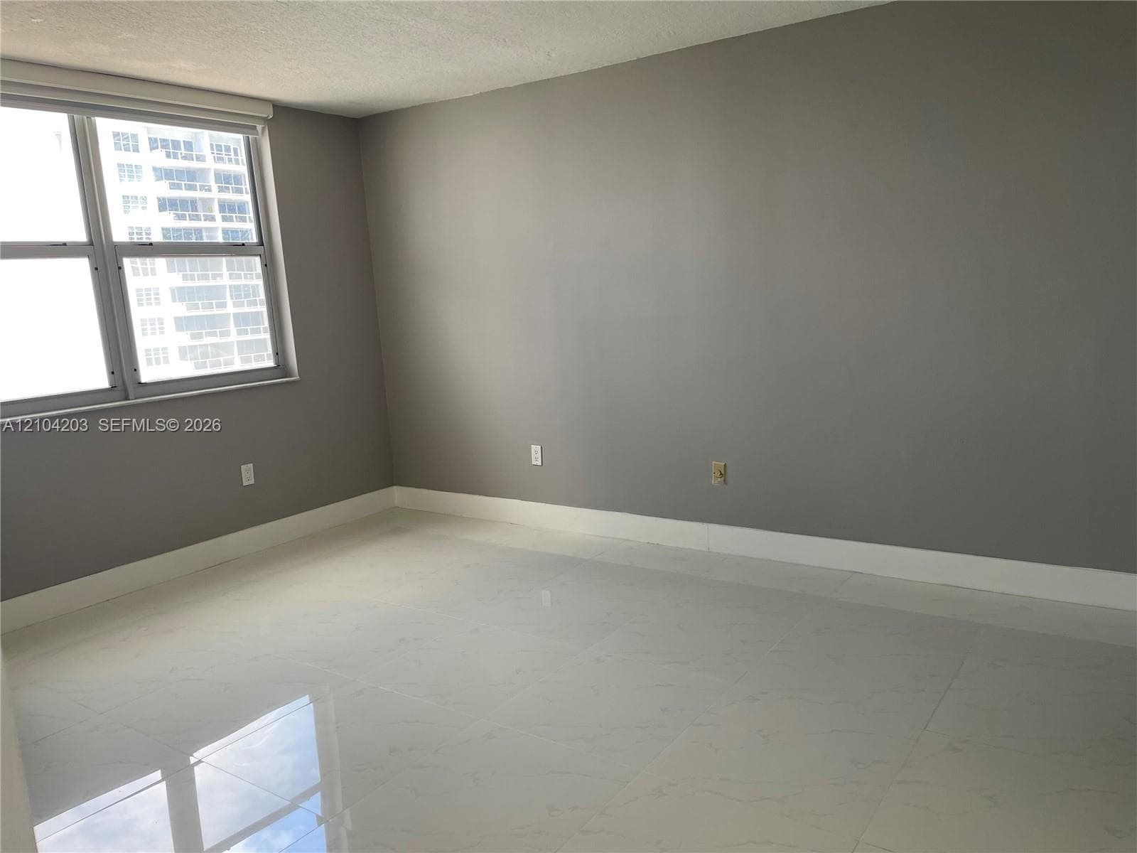 ARLEN BEACH CONDO · #911 in Miami Beach - Photo 9