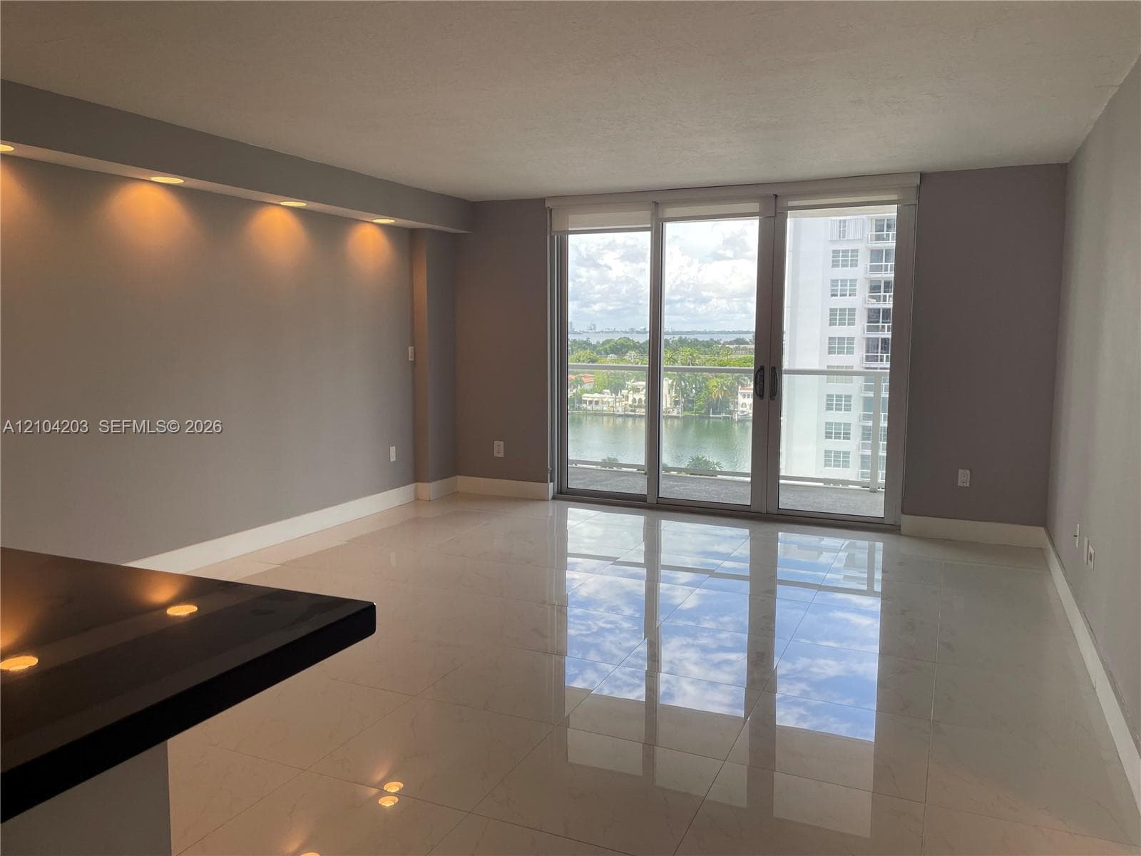 ARLEN BEACH CONDO · #911 in Miami Beach - Photo 15