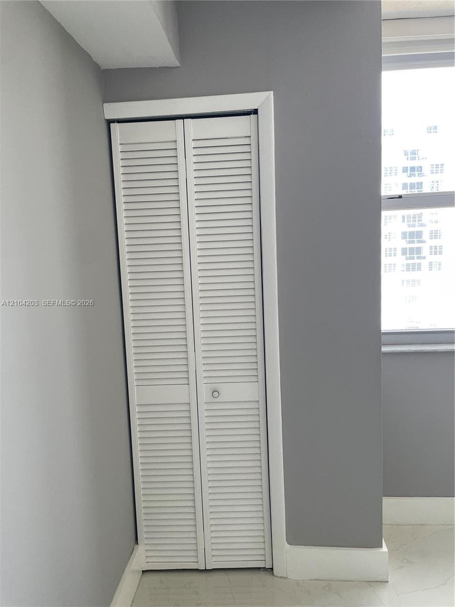 ARLEN BEACH CONDO · #911 in Miami Beach - Photo 25