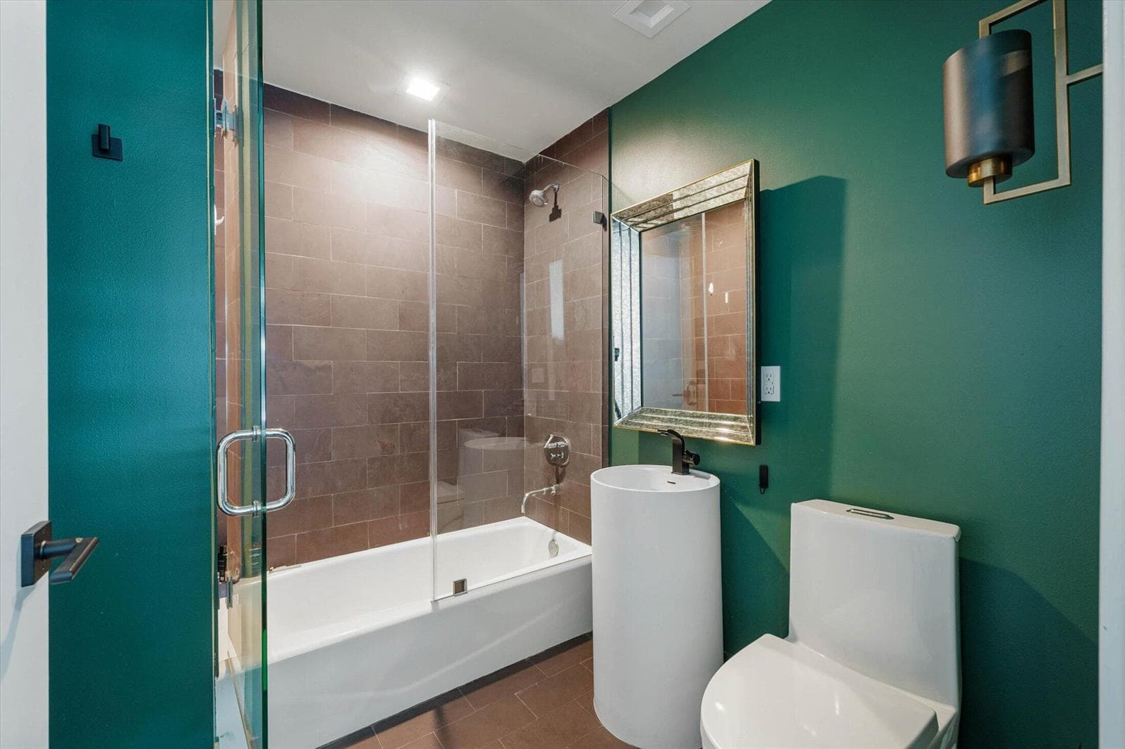 3rd Bathroom Ensuite (2nd floor)