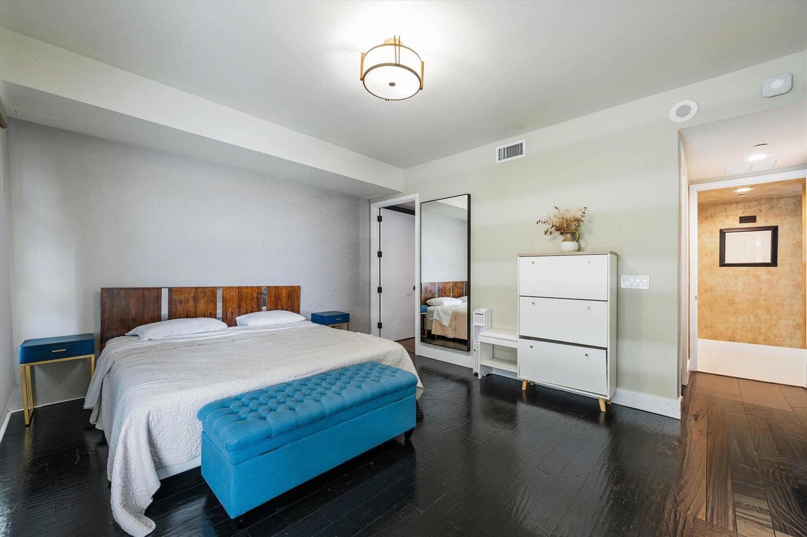 2nd Bedroom (main floor)