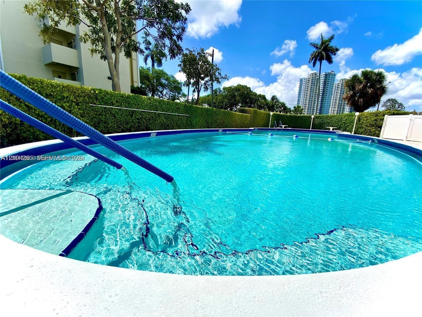 FAIRWAYS RIVIERA NORTH · #601 in Hallandale Beach - Photo 15