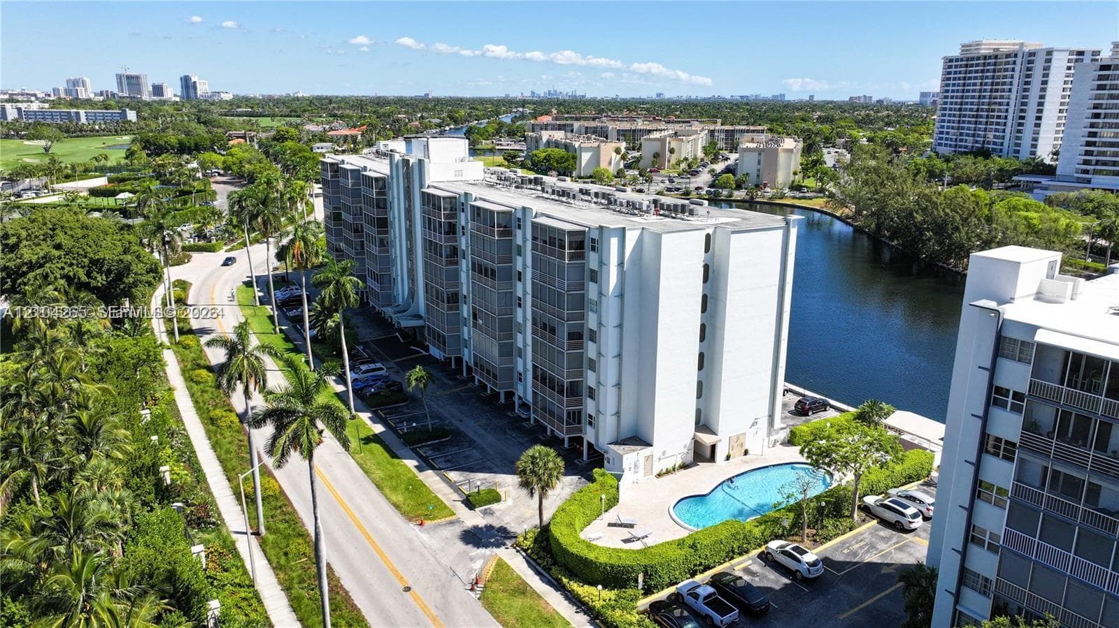 FAIRWAYS RIVIERA NORTH · #601 in Hallandale Beach - Photo 31
