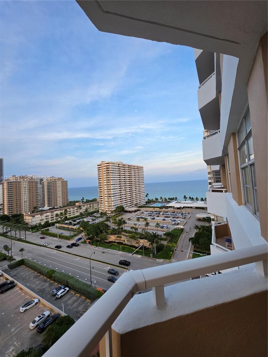 HEMISPHERES CONDO · #14K in Hallandale Beach - Photo 3