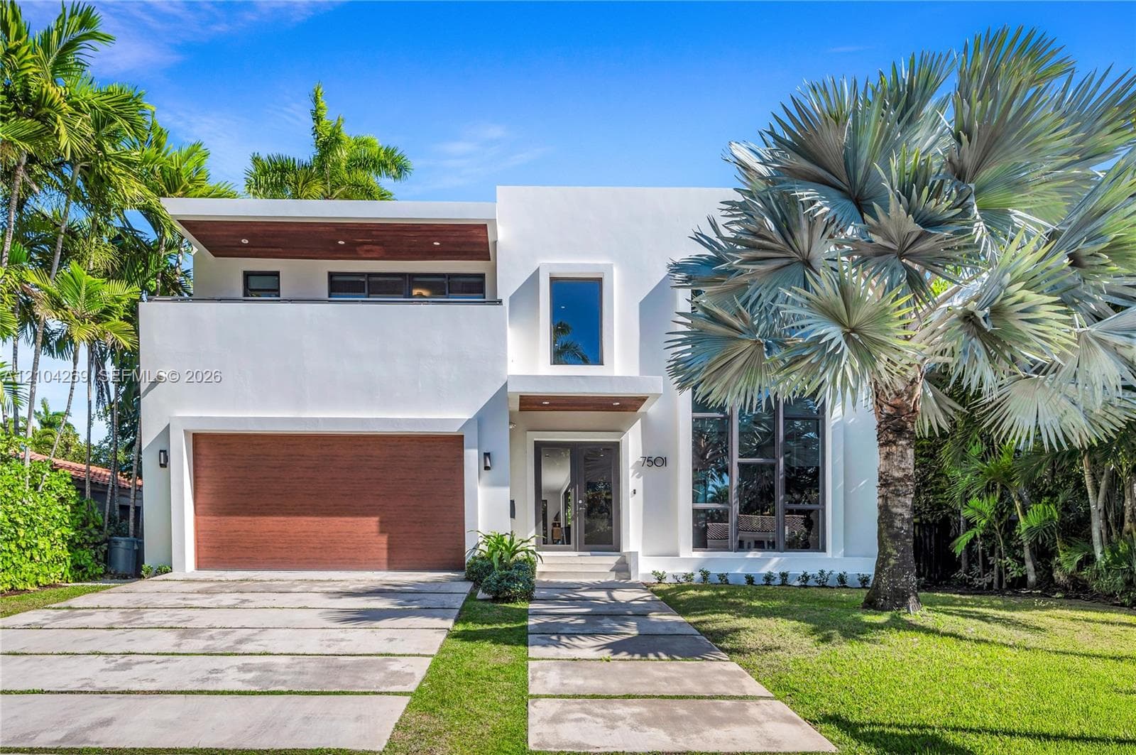 7501 Coquina Dr photo 1